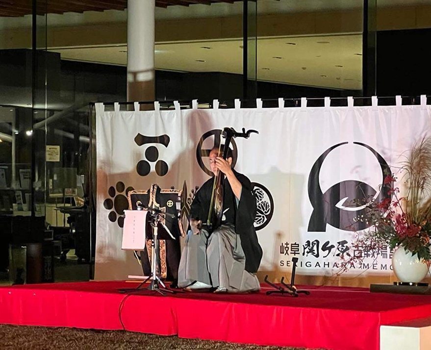 演奏する代表2